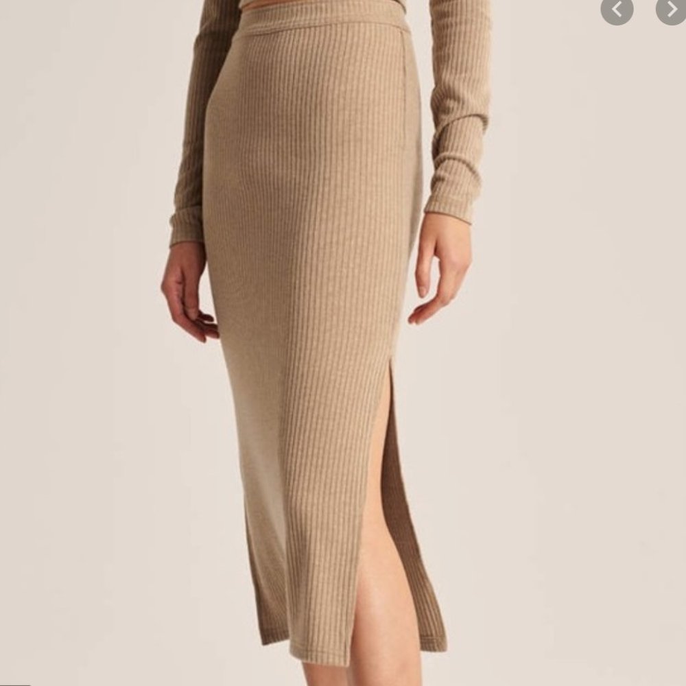 Abercrombie Knit Midi Skirt with Slits in grey